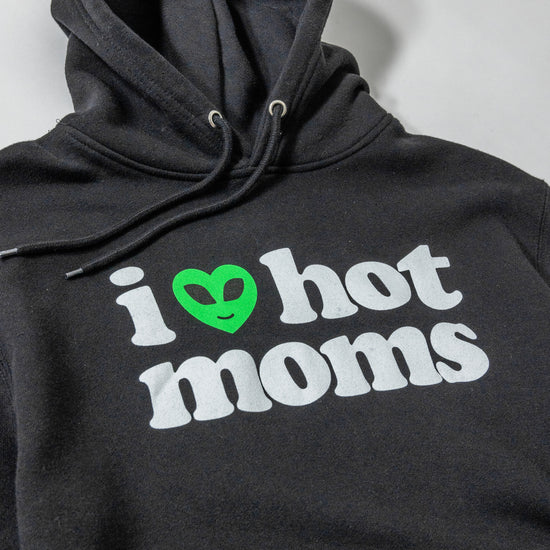 I Heart Hot Moms Alien Black Hoodie