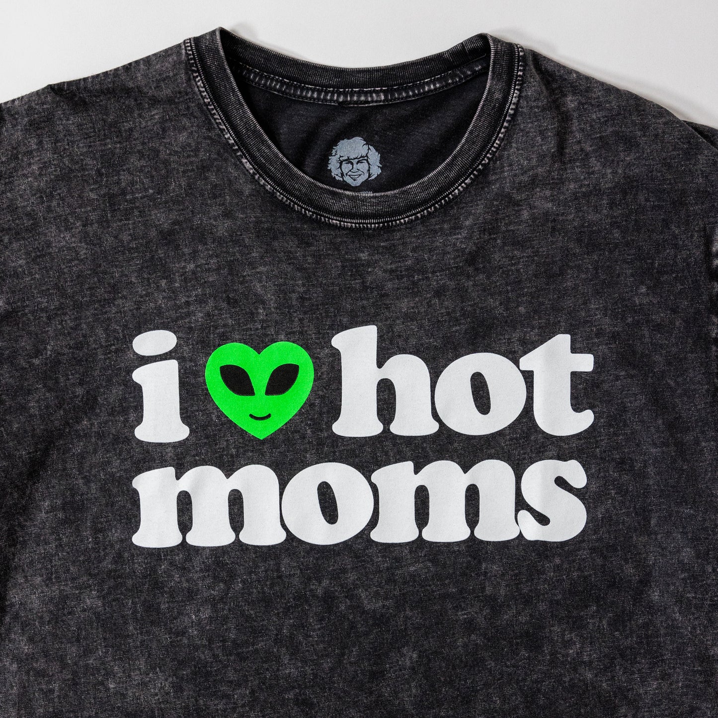 I Heart Hot Moms Alien Vintage Tee