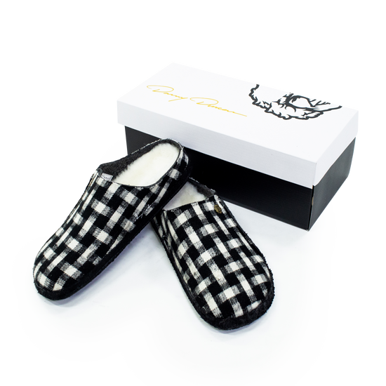 Load image into Gallery viewer, Danny Duncan Black/White Slippers
